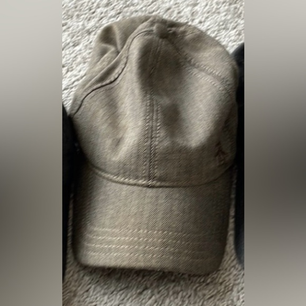 Penguin tweed hat